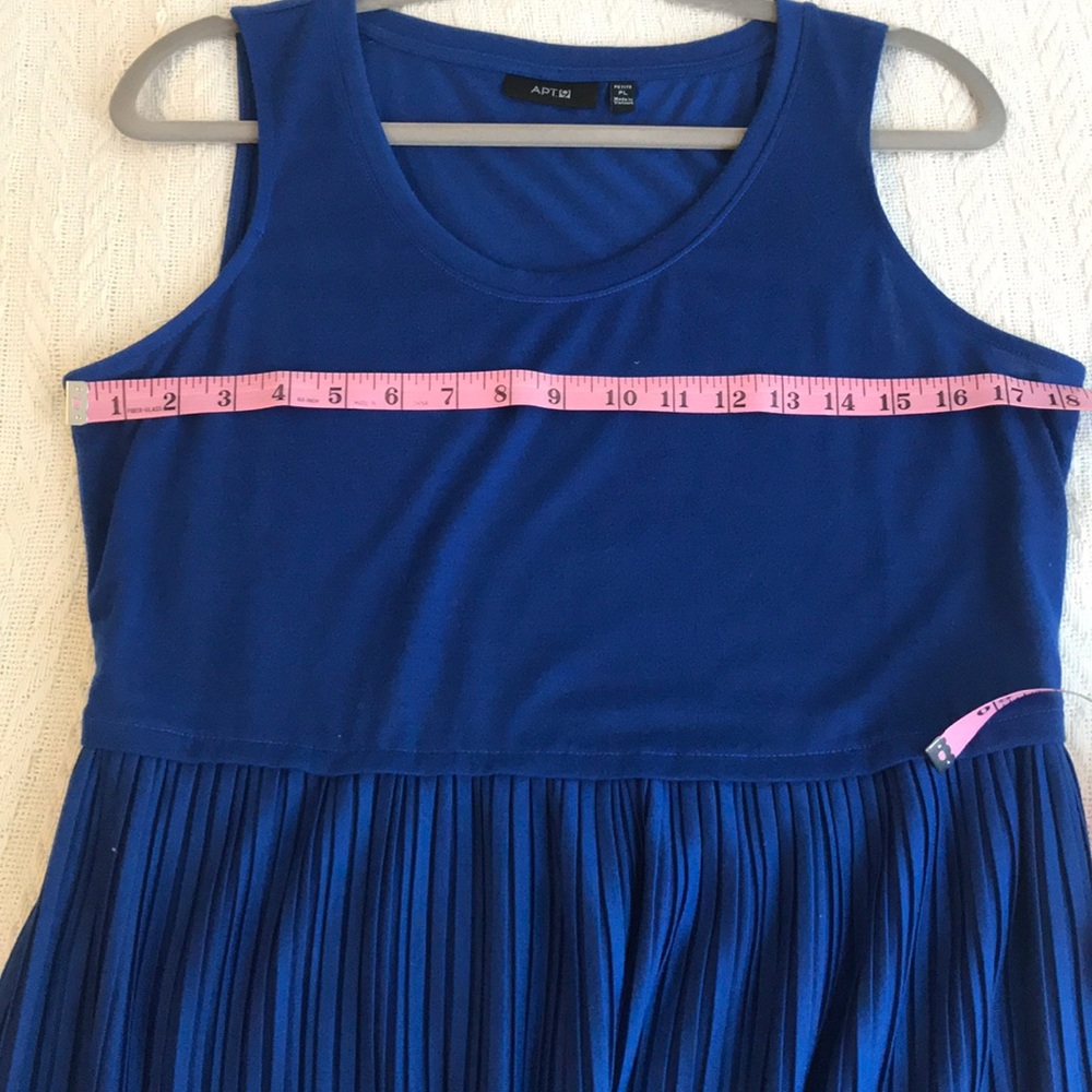 Ladies dress - Picture 6 of 7